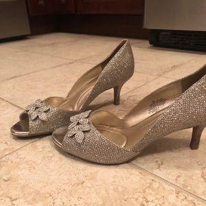 Bandolino Niella Peep-Toe Pumps size 7